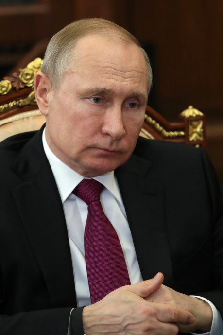 Президент РФ слушает руководителя Федеральной налоговой службы