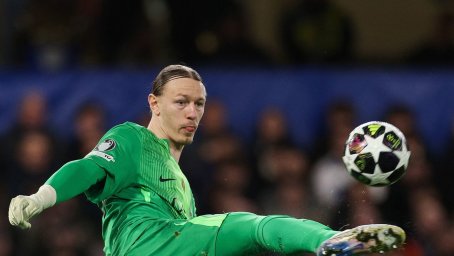 Матвея Сафонова признали лучшим игроком матча Челси - ПСЖ