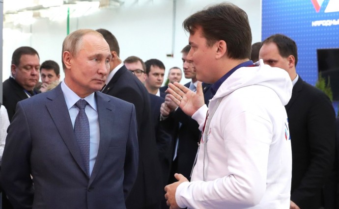 Владимир Путин слушает Дмитрия Поликанова