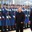 Президенты России и Сербии на фоне солдат