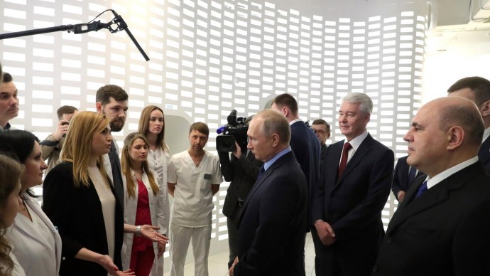 Видео: Путин посетил центр по мониторингу ситуации с коронавирусом 17 марта 2020 года