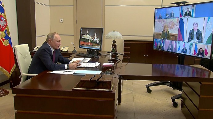 Видео: Владимир Путин на совещании по социальным вопросам 5 января 2021 года