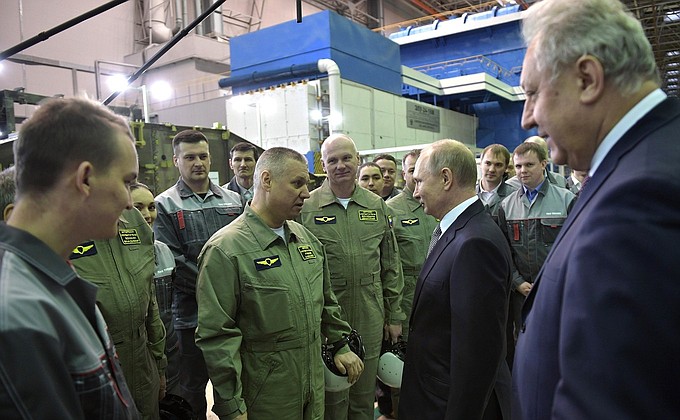 Президент пообщался с рабочими Казанского авиационного завода имени С.П.Горбунова и пилотами самолёт