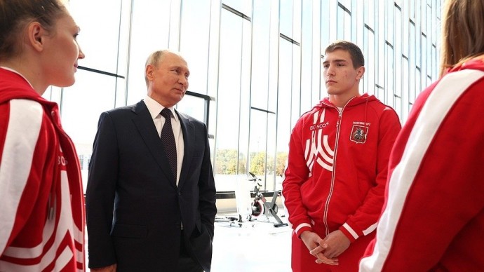 Видео посещения Путиным международного центра самбо и бокса в «Лужниках» 10 сентября 2022 года
