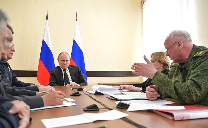 Путин провел совещание о ликвидации последствий пожара в Кемерове