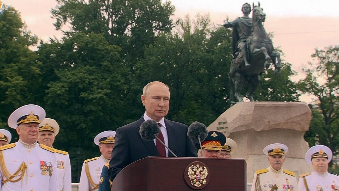 Видео: Владимир Пути на Главном военно-морском параде 25 июля 2021 года