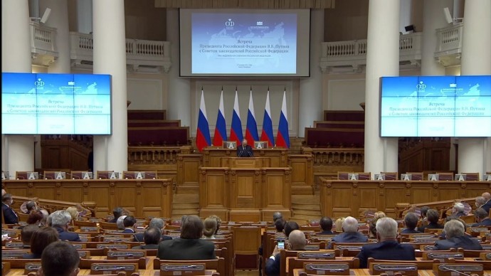 Видео: Путин на встрече с членами Совета законодателей 27 апреля 2021 года
