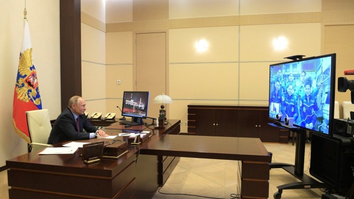 Видео сеанса связи Путина с экипажем МКС 10 апреля 2020 года