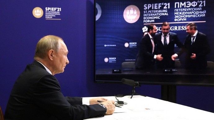 Видео: Путин на подписании соглашений международного экономического форума 3 июня 2021 года