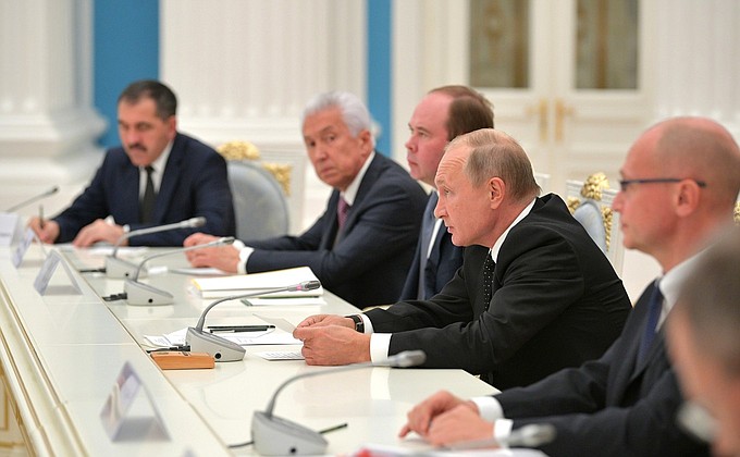 Видео: встреча Путина с избранными губернаторами