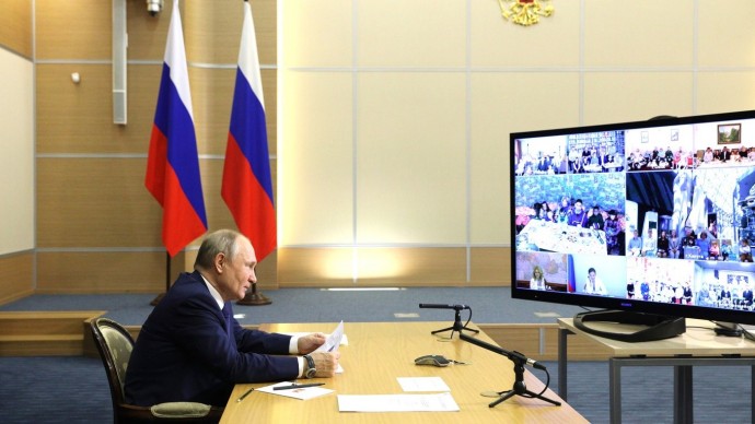 Видео: Встреча Путина с семьями, награждёнными орденом «Родительская слава» 1 июня 2021 года