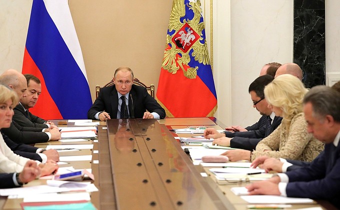 Видео: Владимир Путин на Совещании с членами Правительства