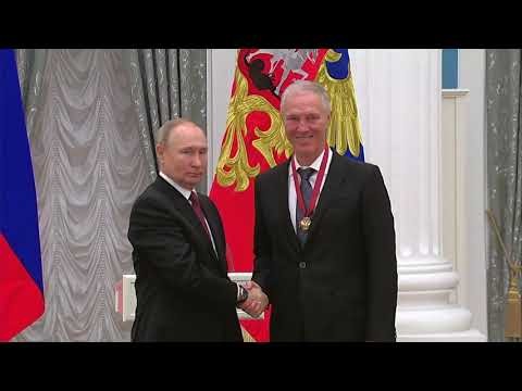 Видеоверсия церемонии вручения Владимиром Путиным государственных наград 20 декабря 2022 года