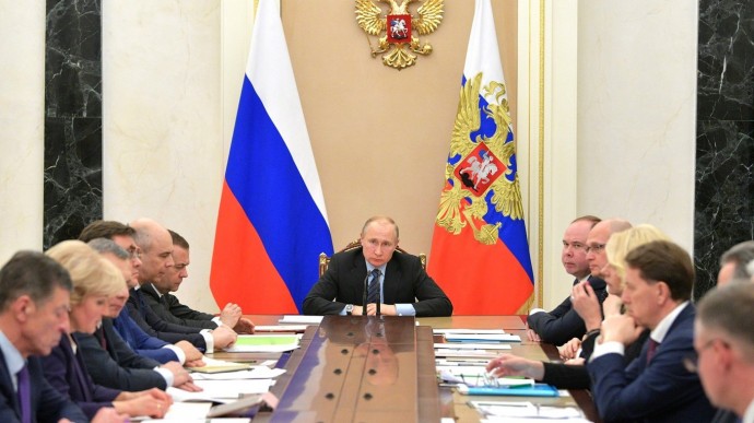 Видео: Путин проводит совещание с членами Правительства