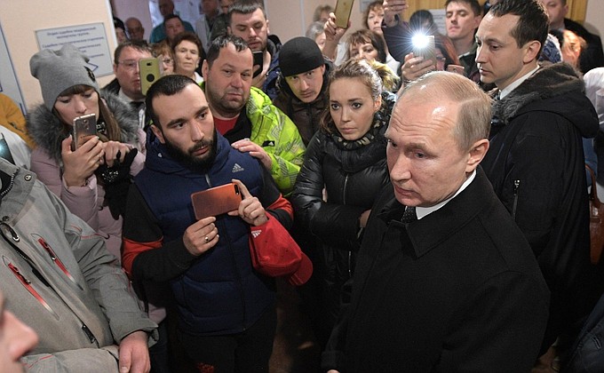 Владимир Путин пообщался с инициативной группой граждан в Кемерове
